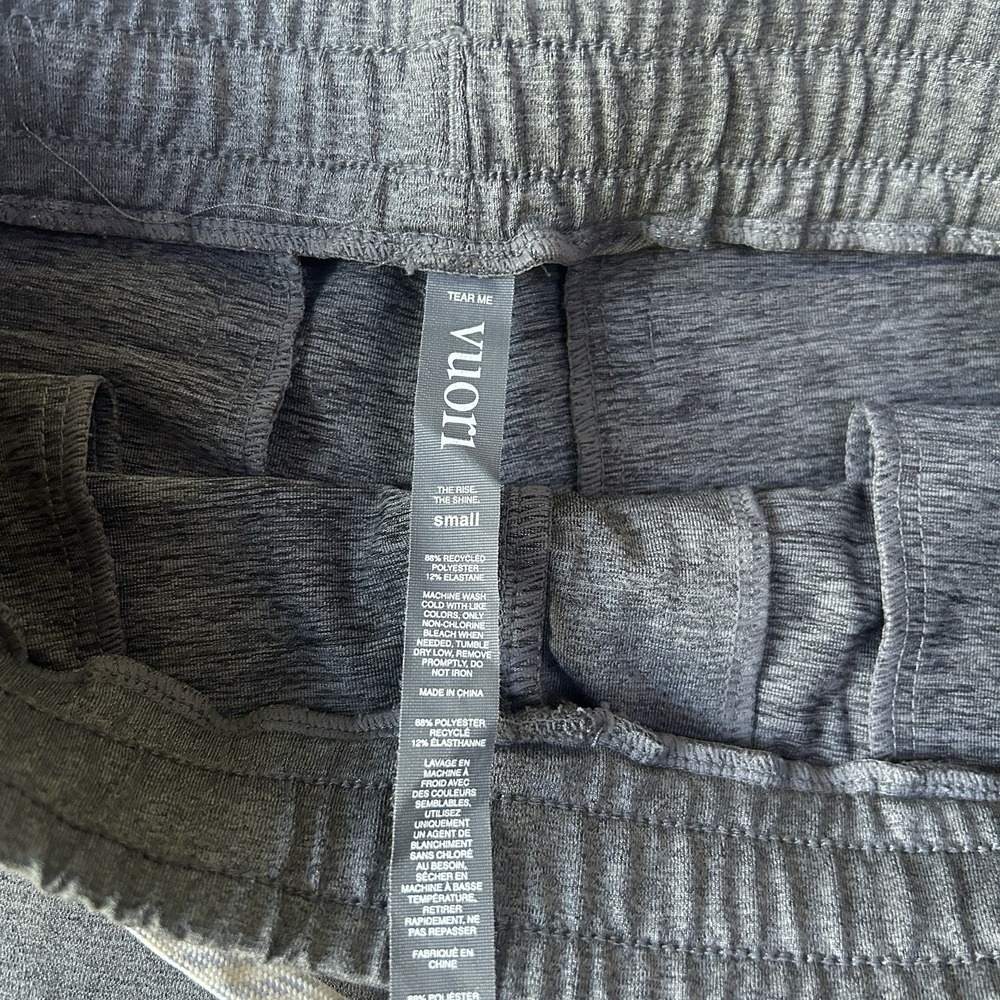 NWOT Vuori Sunday Performance Short Men Size S Gray Athletic Zip Pocket 8"Inseam - Picture 3 of 6